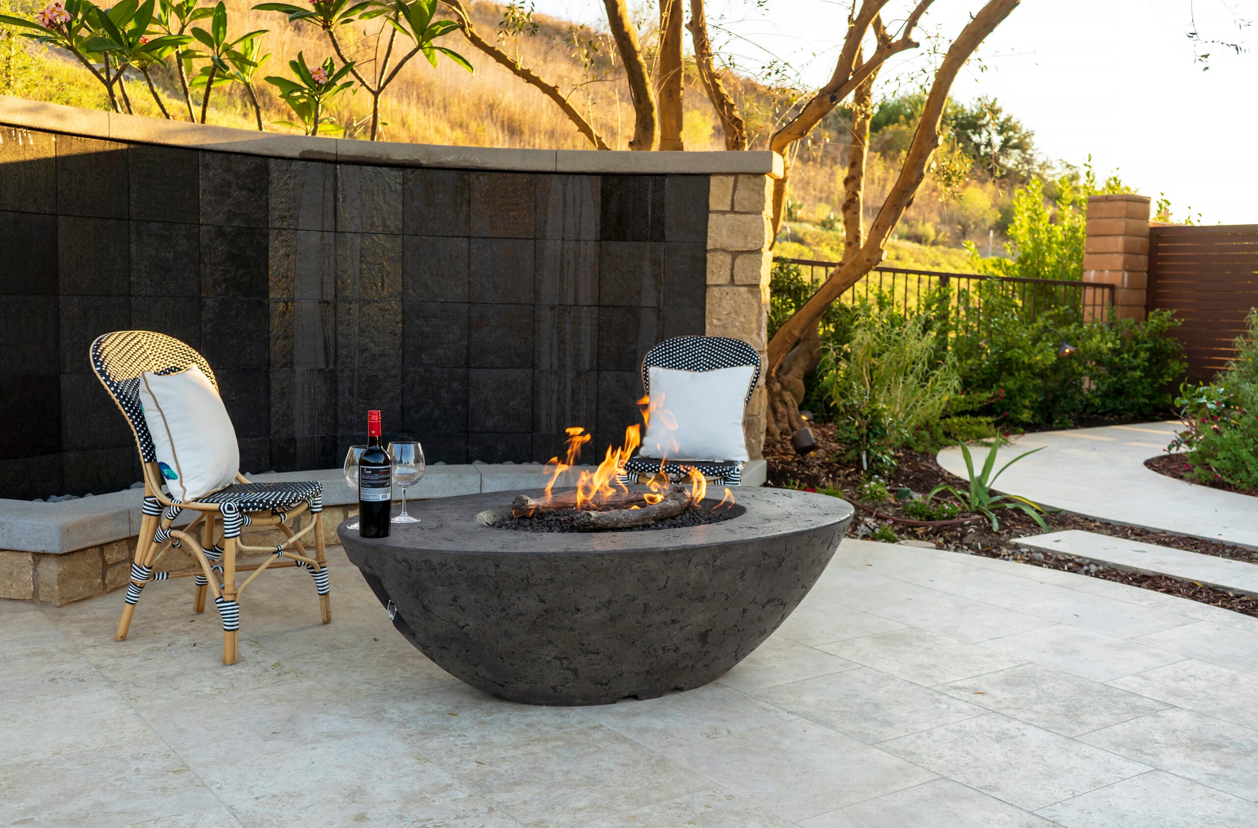 American Fyre Designs Calais Oval 60" Chat Height Fire Table